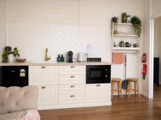 Taree CBD cottage apartments - 5