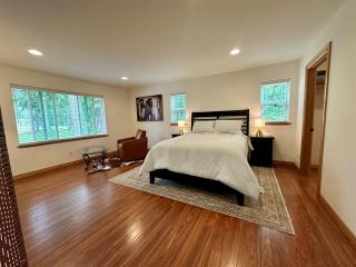 ElkLandia Home & Suite - Sleeps up to 18 - 9