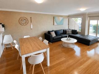 Clifton On Scarborough - Absolute Beachfront - 4