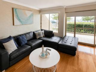 Clifton On Scarborough - Absolute Beachfront - 3