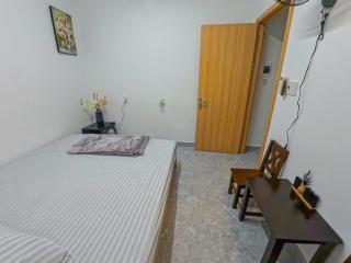 Máy chiếu để xem phim trên NETFLIX - Q Homestay - 6