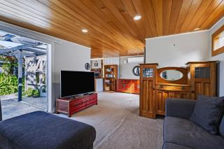 Hannan House - Whitianga Holiday Home - 1