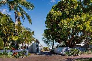 7 Pelican Beach Resort - 3
