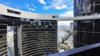 The Glasshouse in the Sky City View Escape - 9