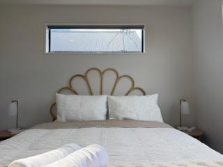 Te Kaha Stay - Sleeps 3 - 3