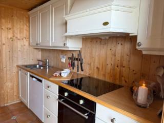 Charming Family Cabin With Stunning Mountain Views - 4