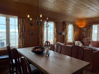 Charming Family Cabin With Stunning Mountain Views - 6