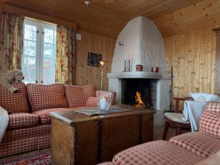 Charming Family Cabin With Stunning Mountain Views - 0
