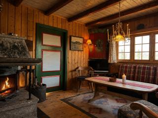 Old Cabin Vibe, Perfect For Families Or Couples - 7