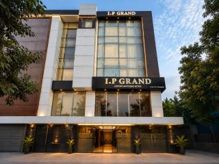 Hotel Aura IP Grand By Qotel Karkardooma Metro Station New Delhi - 9