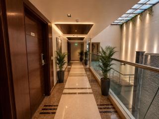 Hotel Aura IP Grand By Qotel Karkardooma Metro Station New Delhi - 7