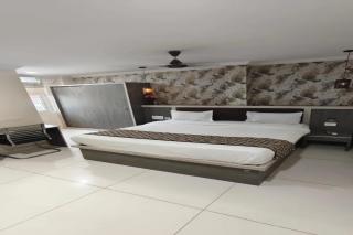 FabHotel Blue Star Inn - 6