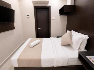 Cathay Hotel - 6