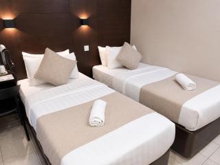 Cathay Hotel - 8
