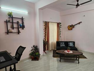Gayatri Villa - Sunlit & Cozy 2BHK Home Stay - 0