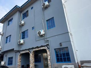 Manors courtyard and hotel - 0