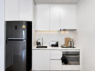 Near BTS l Workspace l Pool and Sauna - 8