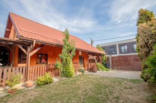 ATTRACTIVE HOUSE - 2-Level Home - 2BR, 2 Baths, Big Terrace, Private 3-Car Yard Parking - by RealTrust - 2