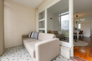 Charming 2-Bedroom Apartment with Views in Como - 7