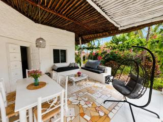 Cali Blossom - 4BR Tropical Home - Walk to Galu Beach - 6