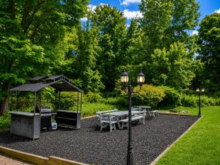 6BR withHeated Pool, Fire Pit & Gazebo, Sleeps 22 - 6