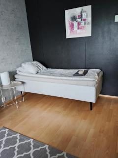 Peaceful and spacious apartment with free parking - 8