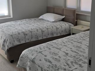 Cameră twin confortabilă și luminoasă - 3