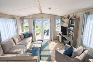 Stunning 2 bedroom static caravan near the beach, at Hoburne Devon Bay - 0