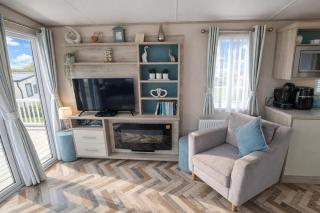 Stunning 2 bedroom static caravan near the beach, at Hoburne Devon Bay - 6