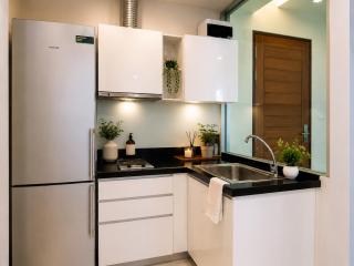 Spacious Sukhumvit Condo near EmQuartier - 7