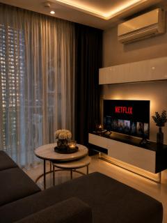 Spacious Sukhumvit Condo near EmQuartier - 0