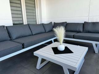 Modern Cevahir Stay, Balcony Views, Free Parking - 8