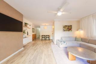 Broadbeach Family Retreat, Baby and Kids - 8
