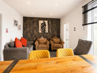Five Bed Canterbury City Centre Haven with Parking - 4