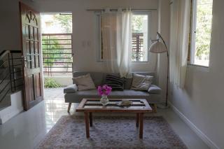 2BR Simple Budget Homestay, beach, parking, Wi-Fi - 0