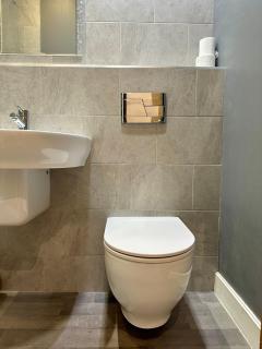 #Huge Master Suite #Self check in #Very central!!! - 1