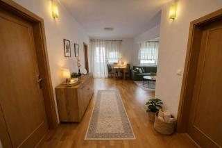 Sky View Family Apartment for 6 - Free Parking - 2