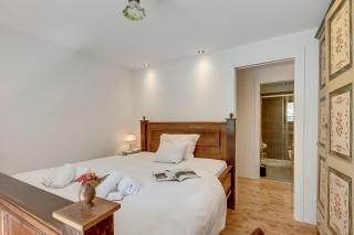 Mille Colline Room with Shared Pool - Happy Rentals - 8