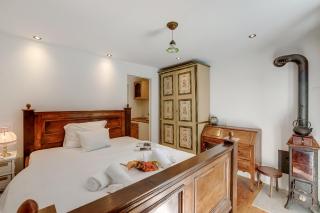 Mille Colline Room with Shared Pool - Happy Rentals - 7