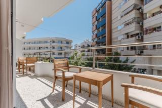 Earth Tones Beachside Apartment - 4