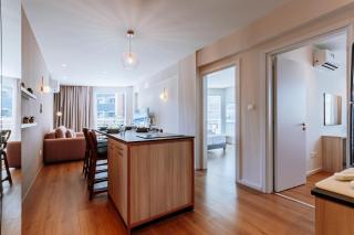Earth Tones Beachside Apartment - 2