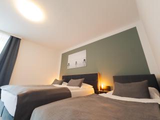 Kracher Hotel Doppelzimmer - für maximal 4 Personen inklusive Pool - 8