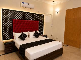 Shaheen Palace Hotel Gulberg - 0