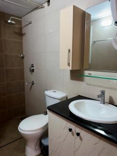OM stays Resort style 1 BR Apt By Amoret Homes - 1