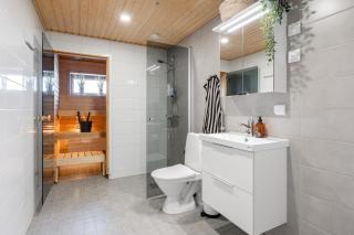 Spacious 1BR Apt. Next to Lake Näsijärvi | Sauna & Free Parking - 5