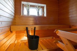 Spacious 1BR Apt. Next to Lake Näsijärvi | Sauna & Free Parking - 4