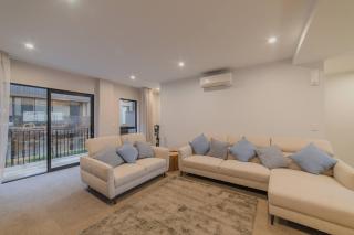 Modern Christchurch 4BR with Balcony Near New Zealand Stadium - 5