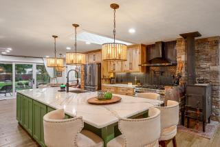 Stone Manor-Luxury Catawba Island Home w/ Hot Tub - 8