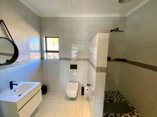 Swizzs Guest House - 5