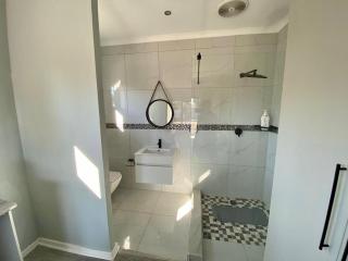 Swizzs Guest House - 2